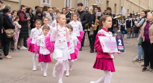 Belocrkvanske mažoretkinje na Petrovaradinskom karnevalu